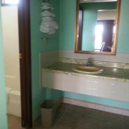 Gray Plaza Motel West Frankfort מראה חיצוני תמונה
