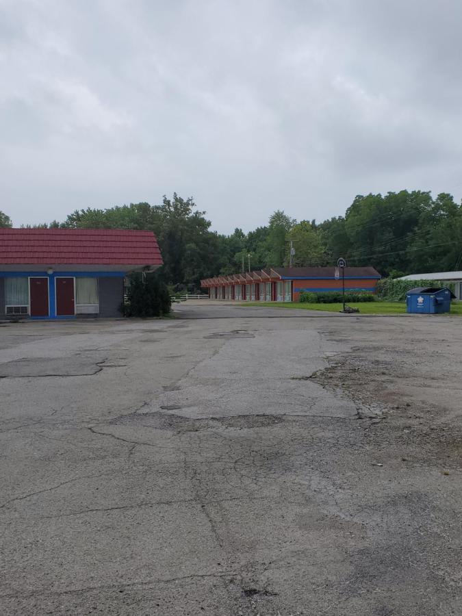 Gray Plaza Motel West Frankfort מראה חיצוני תמונה
