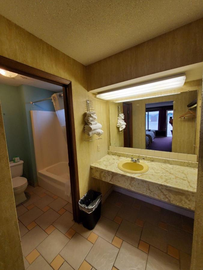 Gray Plaza Motel West Frankfort מראה חיצוני תמונה