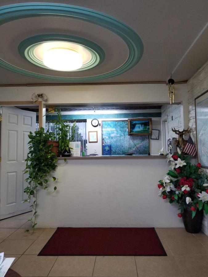 Gray Plaza Motel West Frankfort מראה חיצוני תמונה