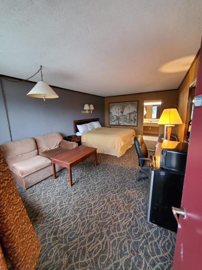 Gray Plaza Motel West Frankfort מראה חיצוני תמונה