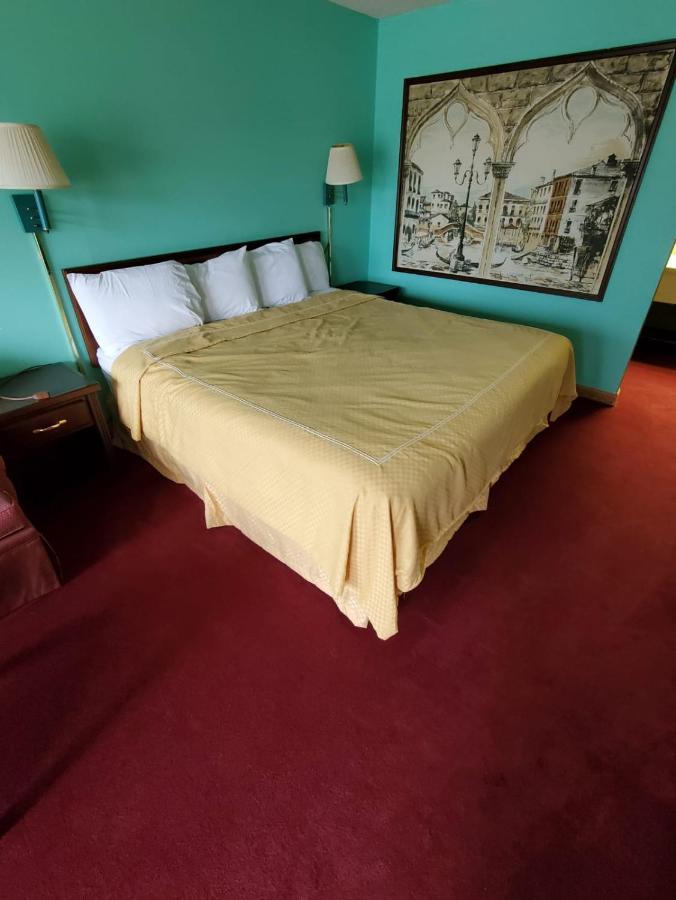 Gray Plaza Motel West Frankfort מראה חיצוני תמונה