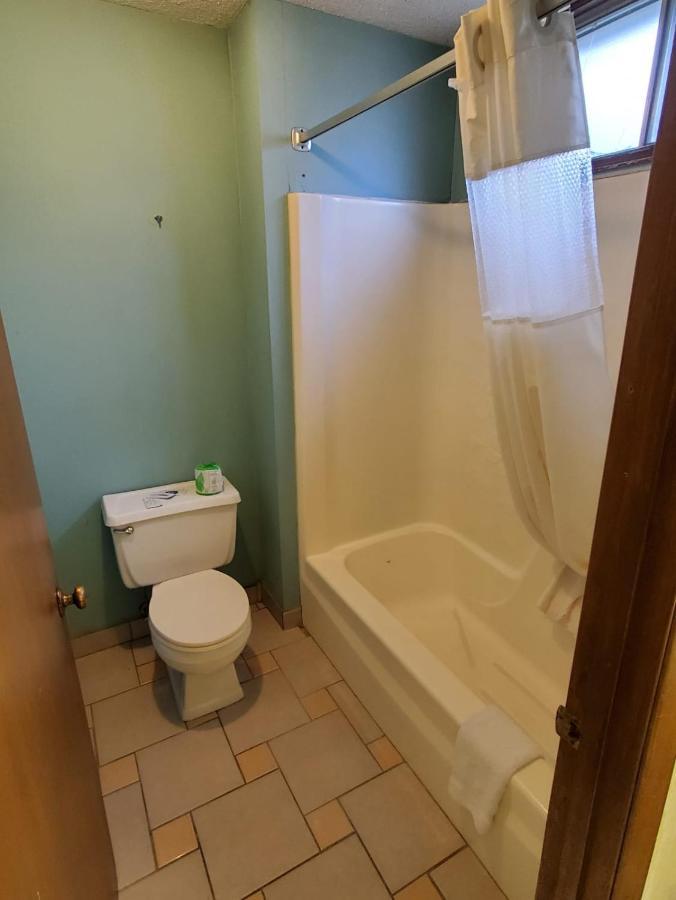 Gray Plaza Motel West Frankfort מראה חיצוני תמונה