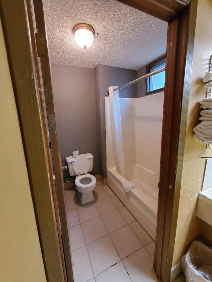 Gray Plaza Motel West Frankfort מראה חיצוני תמונה