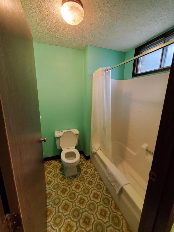 Gray Plaza Motel West Frankfort מראה חיצוני תמונה