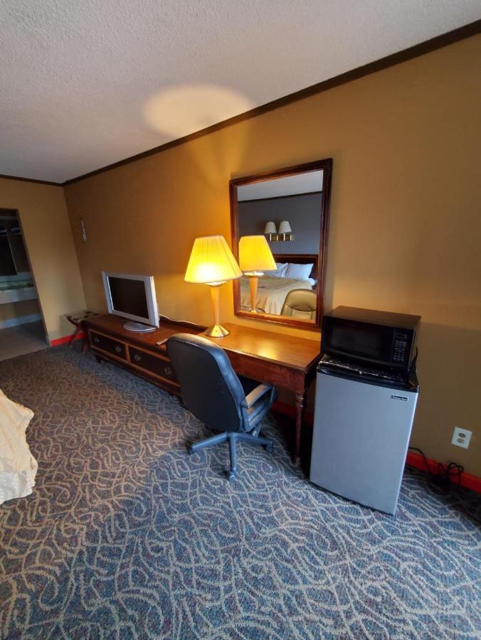Gray Plaza Motel West Frankfort מראה חיצוני תמונה