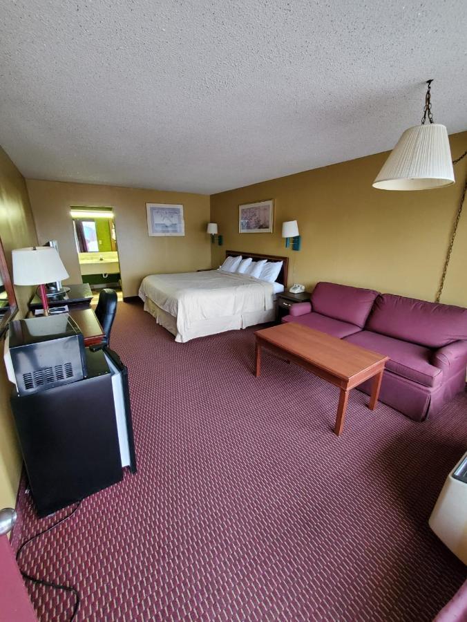 Gray Plaza Motel West Frankfort מראה חיצוני תמונה